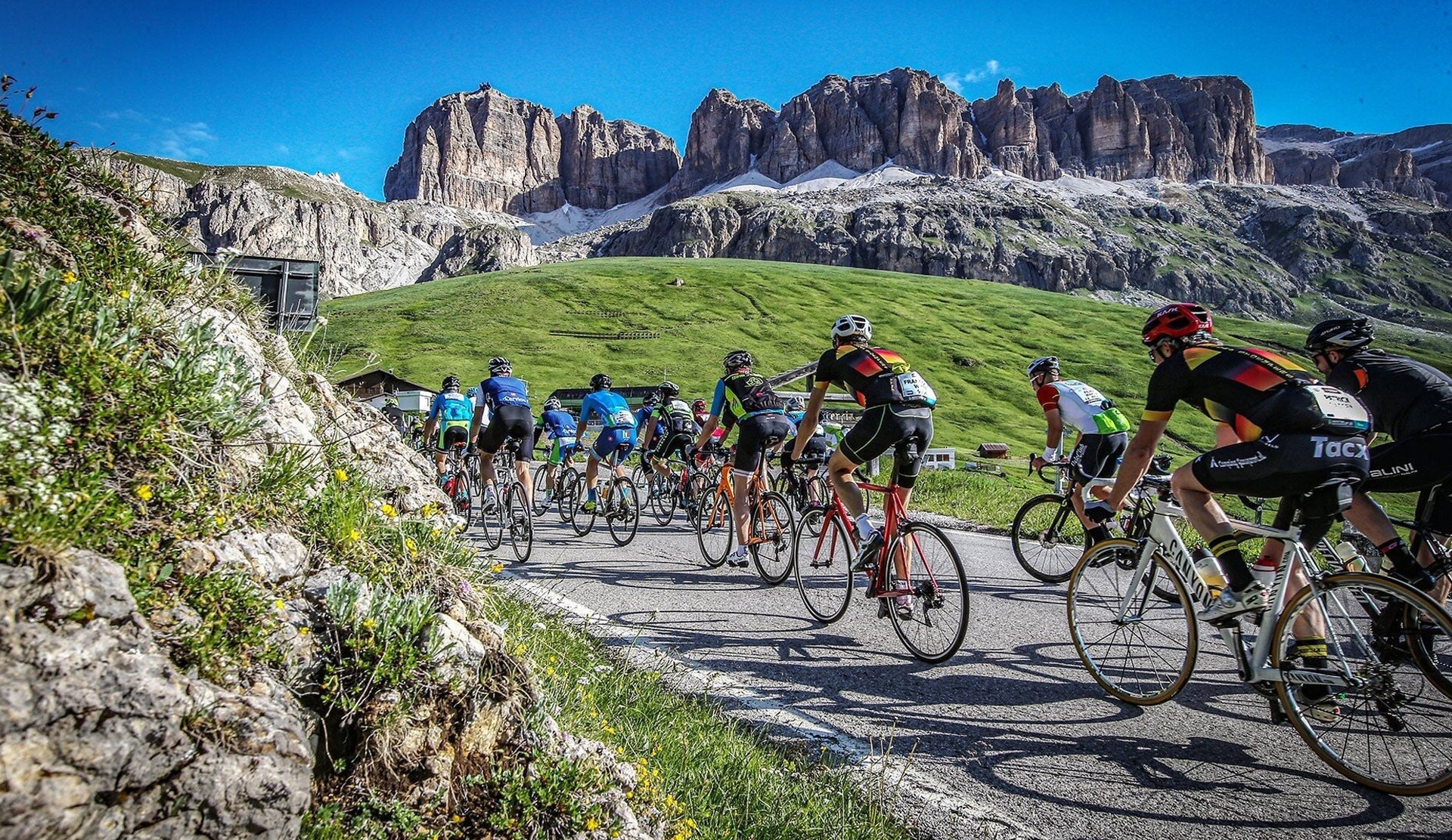 FAQ banner image: Maratona dles Dolomites Tour FAQ's